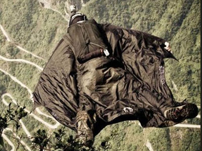 Lính dù Anh sử dụng áo "siêu nhân" để tấn công IS