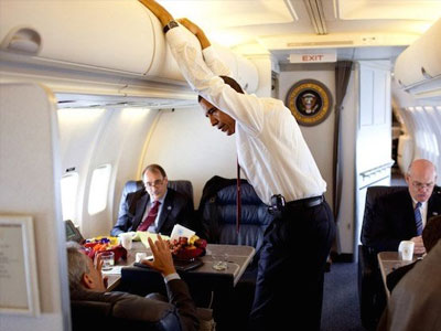 Những người "giấu mặt" đi cùng ông Obama trên Air Force One đến Việt Nam