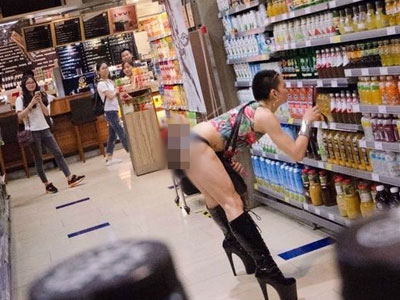 Sự thực về chàng trai ăn mặc sexy đi siêu thị đang gây náo loạn cộng đồng mạng Việt Nam