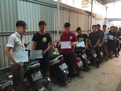 Tạm giữ 32 thanh niên có dấu hiệu đua xe, cổ vũ
