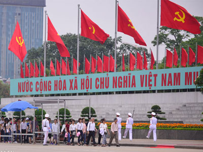 Ảnh: Dòng người đông đảo thành kính xếp hàng vào lăng viếng Bác