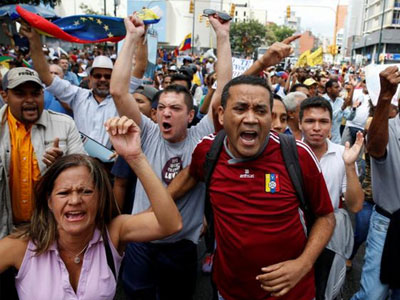 Biểu tình nổ ra khắp Venezuela