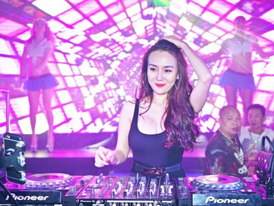 DJ Thảo Bee: "Đổi lấy thành công tôi mất rất nhiều thứ, nào sờ soạng, nào gọi mời"