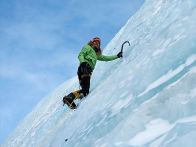 Leo đỉnh Everest bằng chân giả