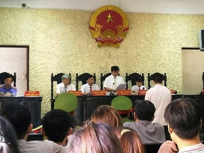 Nghịch tử giết mẹ ruột vì không được hút thuốc lá