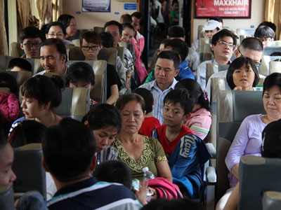 Tàu ngoại ô Sài Gòn - Dĩ An tăng giá vé gấp đôi