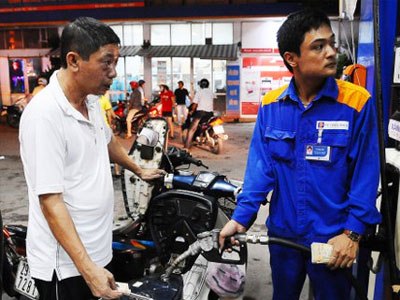 Xăng nhiều khả năng không tăng giá ngày mai