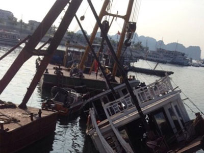 Chìm tàu du lịch ở Quảng Ninh