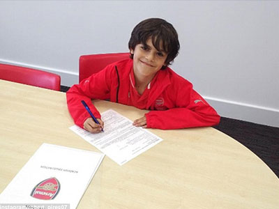 Con trai Robert Pires gia nhập Arsenal