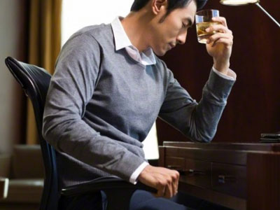 "Đổ vỏ" cho bạn thân suốt 15 năm mà không hề hay biết