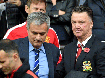 Mourinho chính thức tới Old Trafford ngày mai. Van Gaal nổi cáu với Man United