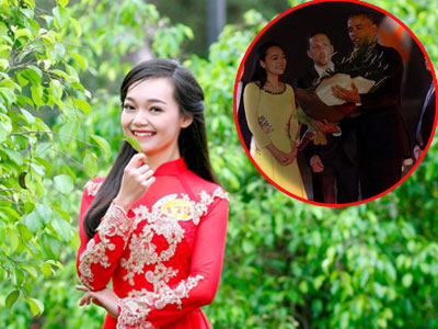 Tại sao cô gái này lại được chọn tặng hoa chào mừng ông Obama?