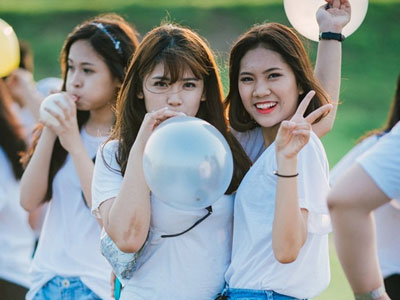 Teen Đống Đa tiết kiệm vẫn sang chảnh trong ảnh kỷ yếu