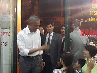 Tổng thống Obama mua 4 suất bún chả mang về