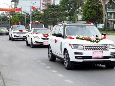 Hơn 60 xe sang tiền tỷ “rầm rộ” rước dâu tại Quảng Ninh
