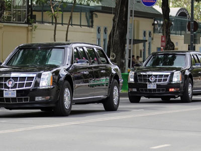 Limousine The Beast ra Tân Sơn Nhất đón Tổng thống Obama
