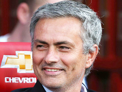 Mourinho ký hợp đồng với Man United: Hôn nhân không tình yêu