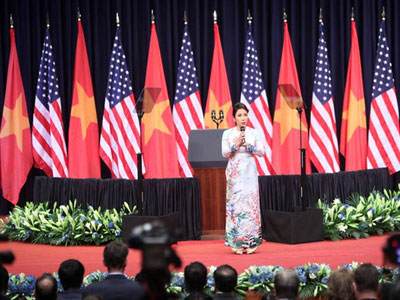 Mỹ Linh: "Tôi hát bằng cả trái tim chào đón Tổng thống Obama"