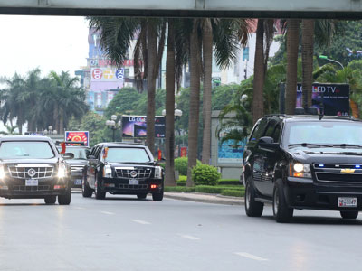 Những SUV bí ẩn trong đoàn xe tổng thống Mỹ tại Việt Nam