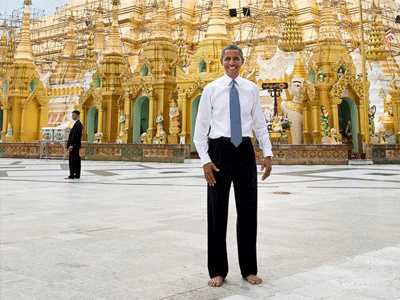 Obama đi chân đất thăm chùa cổ