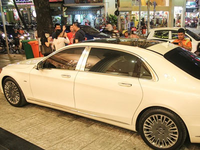Xe siêu sang Maybach S600 giá 12 tỷ ở Sài Gòn