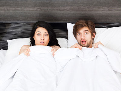 Cách xử lý thông minh khi con bắt gặp bố mẹ... đang sex
