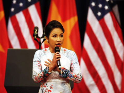 Mỹ Linh lên tiếng khi bị chê hát Quốc ca trước Tổng thống Obama