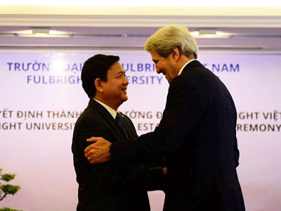Ông Kerry chứng kiến trao quyết định thành lập ĐH Fulbright
