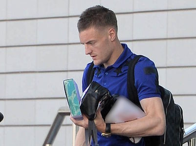 Vardy chịu nghịch cảnh đau lòng trong ngày cưới
