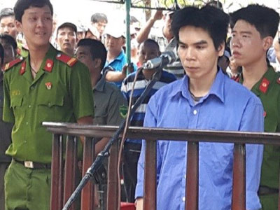 Bi kịch của gã đàn ông làm bảo kê cho vợ đi bán dâm