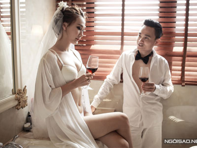 Cặp đôi Sài Gòn diện nội y táo bạo chụp ảnh cưới