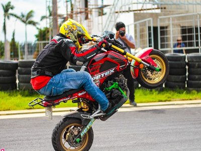 Chuyên gia Mỹ hướng dẫn kỹ thuật stunt cho biker Việt