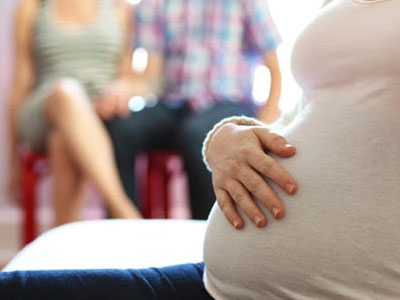 Đại gia U50 đặt cọc cả nửa tỷ để "đẻ thuê" con trai bằng mọi giá