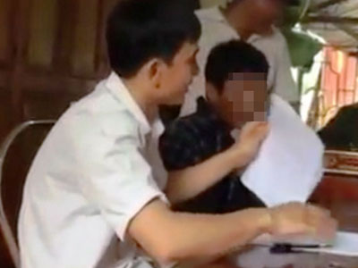Nghi bắt cóc trẻ em, người đàn ông bị dân bao vây