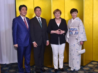Báo Đức xôn xao chuyện phu quân Thủ tướng Merkel tháp tùng vợ tới G7