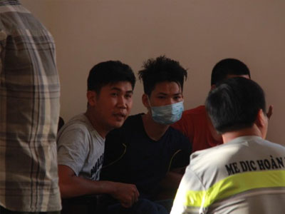 Ngáo đá, dùng dao khống chế nữ nhân viên Trung Nguyên
