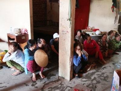 Triệt phá "sới bạc" toàn quý bà ở miền tây