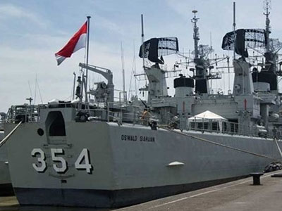 Chiến hạm Indonesia bắt tàu cá Trung Quốc