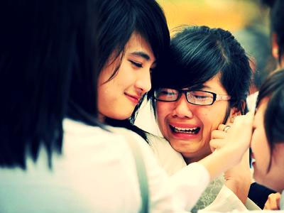 Clip "Buông tay chia xa" dành cho học sinh cuối cấp