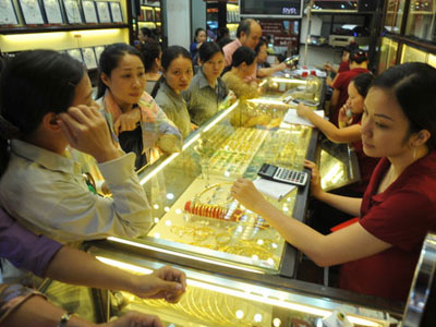 Giá vàng giảm sâu, chênh lệch nới rộng