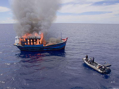 Palau đốt tàu cá Việt Nam