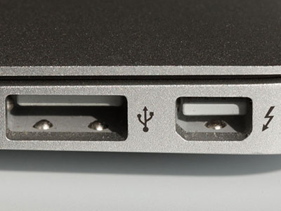 Phân biệt các cổng USB khác nhau bằng biểu tượng