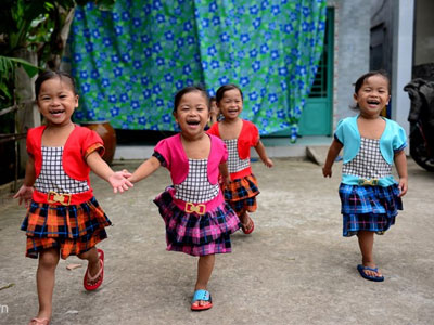 Chị em gái sinh tư Việt, Nam, Hạnh, Phúc