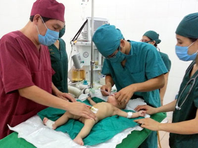 Giật mình: Bé gái mặc bỉm quá lâu gây dị tật bộ phận sinh dục