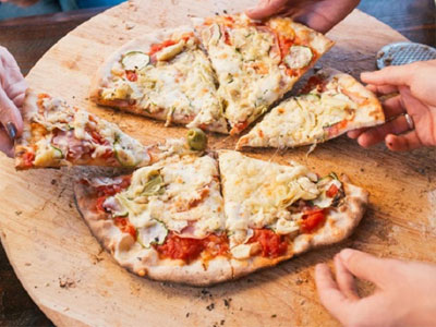 Cấp dưỡng cho vợ cũ bằng... pizza