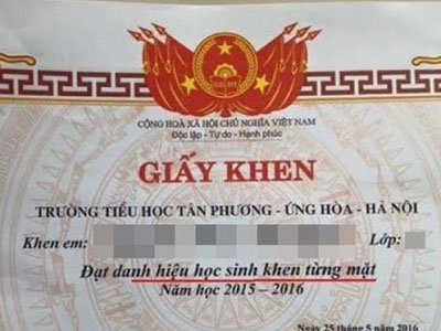 Hà Nội: Phụ huynh ngơ ngác vì "giấy khen từng mặt"