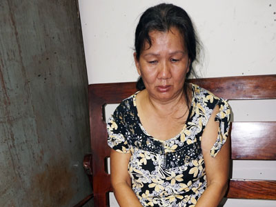 "Nữ quái" rạch túi hàng loạt người trong bệnh viện