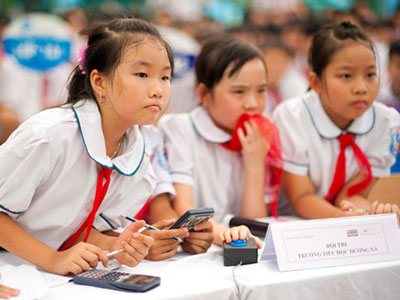 Khen thưởng cuối năm: Ai tin con mình giỏi thật?