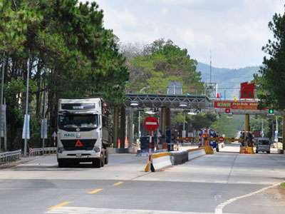 Làm 56km đường, đặt 2 trạm thu phí