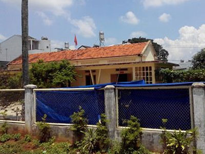 Thiếu tá bộ chỉ huy quân sự bị giết nằm bên vệ đường
